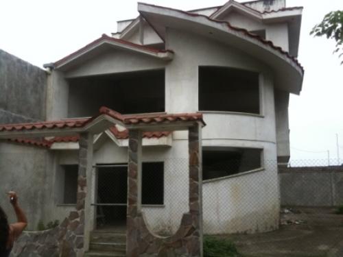 URBANIZACION EL PORTON CASA ESQUINERA DE VENTA 