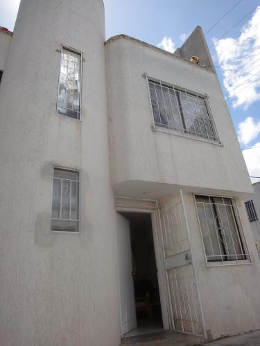 VENDO CASA 2 PLANTAS SECTOR SAN JOSE DE MORAN-CARAPUNGO