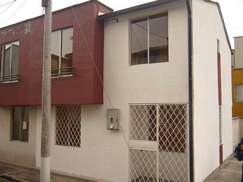 VENDO HERMOSA CASA