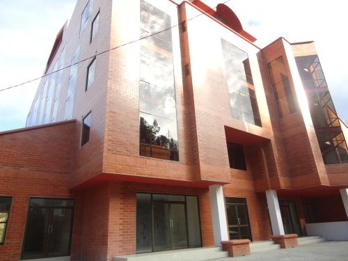 CASA CREDITO INMOBILIARIA....  Vende Departamento de 3 dormitorios Sector Machangara.... Cuenca - Ecuador.