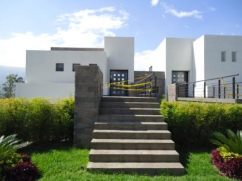 MODERNAS CASAS POR ESTRENAR � URBANIZACION CERRRADA � CUMBAYA