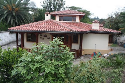 Hermosa Casa Rustica de Venta en Sector La Vi�a, Tumbaco.