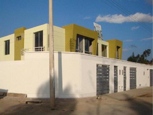 hermosa casa en conjunto sector Marianitas  Calderon