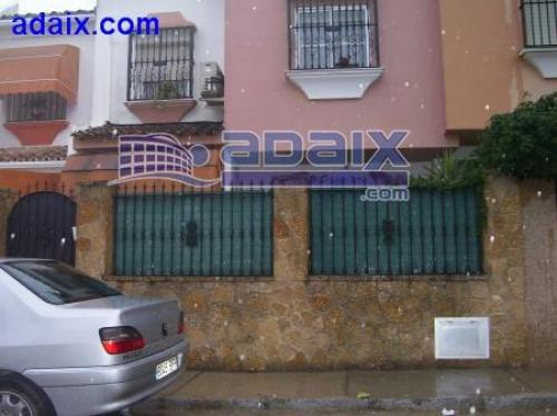UNIFAMILIAR ADOSADA 2 BA�OS COMPLETOS ASEO COCINA AMUEBLADA CON DESPENSASALON-CO