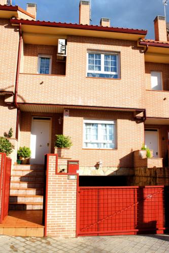 Inmejorable  oportunidad con excelentes calidades. Chalet adosado Algete (Madrid).