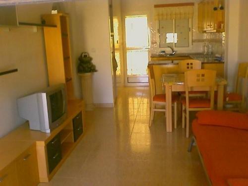 Alquiler bungalow 2 dormitorios con garaje y piscina en villamartin