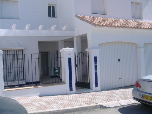 ULTIMOS ADOSADOS DE CINCO HABITACIONES A MUY BUEN PRECIO