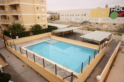 TORREVIEJA APARTAMENTO 2 HABS,PISCINA,GARAGE, 61.900 EUROS. 