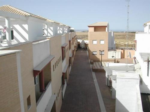 ADOSADO NUEVO A ESTRENAR EN URBANIZACION PRIVADA HOSPITAL NIZA