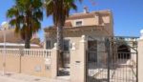 CHALET INDEPENDIENTE DE 4 DORMITORIOS TORREVIEJA