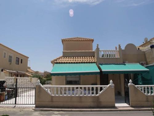 TORREVIEJA, DUPLEX DE 3 DORMITORIOS Y 2 BAÑOS 96000