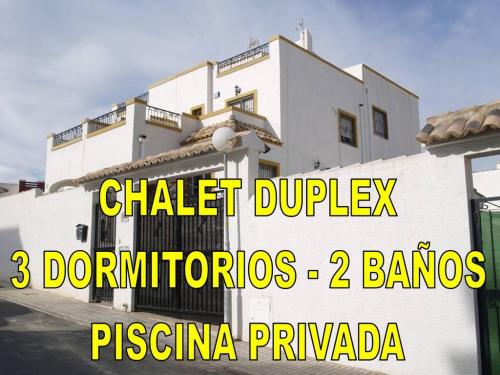 TORREVIEJA, CHALET CON PISCINA PRIVADA, 3 DORM. 2 BAÑOS 115.000.