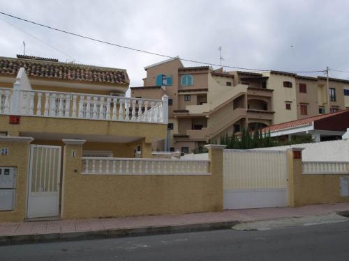 TORREVIEJA, GRAN OPORTUNIDAD CHALET AL LADO DE LA PLAYA 210.000