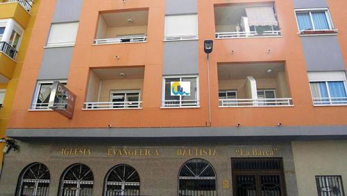 PISO AMUEBLADO DE 2 DORMITORIOS EN ZONA CENTRO