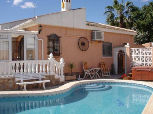 Chalet en venta en Torrevieja Alicante en urbanizacion cerca del
