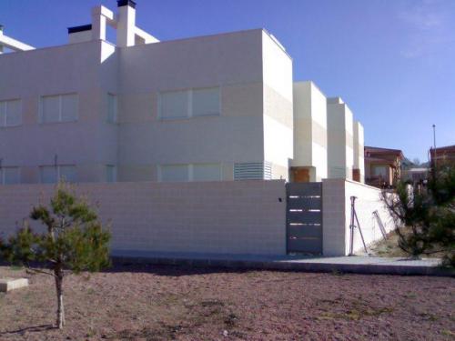 Oportunidad! Bungalow pareado a estrenar con garaje para 2 vehiculos