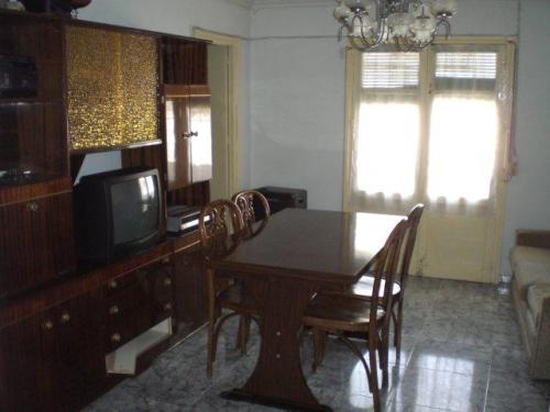 Oportunidad Vivienda a actualizar interiormente. Dispone de 3 dormitorios baño