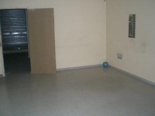 Local de 170 m2 y 36 m2 de patio. Fachada