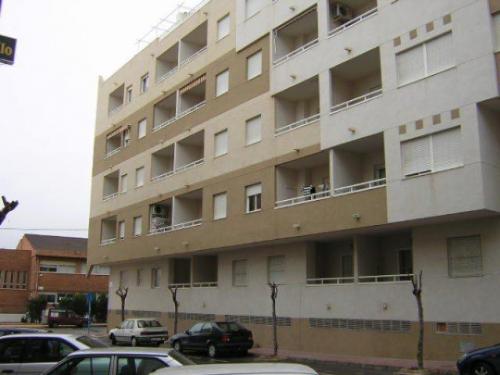 Piso en venta en Torrevieja centro vivienda semi-nueva amplia y