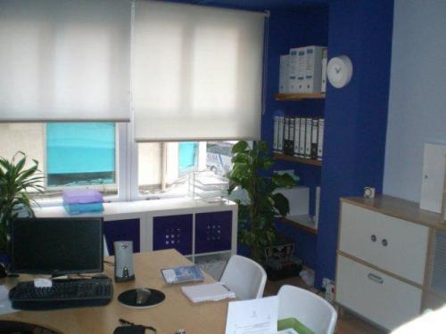 Se alquila despacho para oficina en una entreplanta. Zona muy