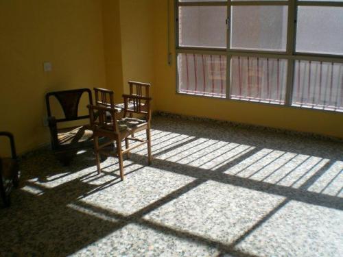 Amplia vivienda en venta en la zona Centro de Elda.