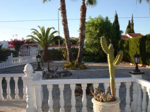 Chalet en venta en Torrevieja en urbanizacion cerca de comercios