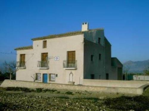 Casa-villa de 500m2 situada en Sax A falta de restaurar