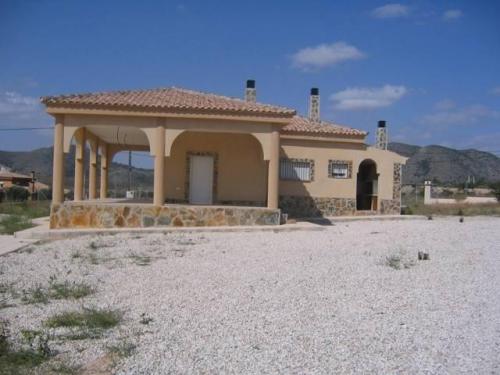 Chalet de obra nueva de 178m2 con una parcela de