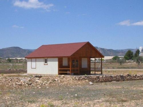 Parcela de 6000 m2 con casa de madera con buhardilla