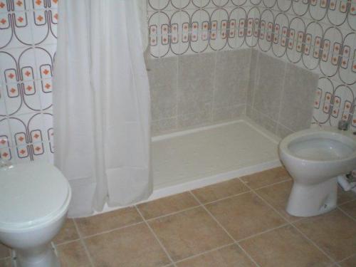 Vivienda amplia tranquila y confortable.Baño recien reformado. Totalmente amuebla