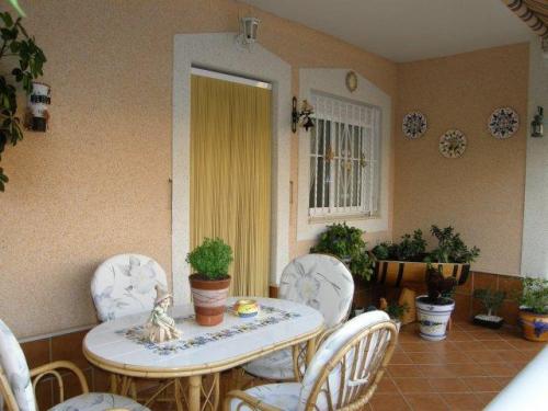 Chalet en venta en Torrevieja en urbanizacion de lujo. Cerca