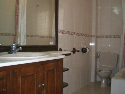 Vivienda centrica amplia y confortable. Con ascensor y baño a