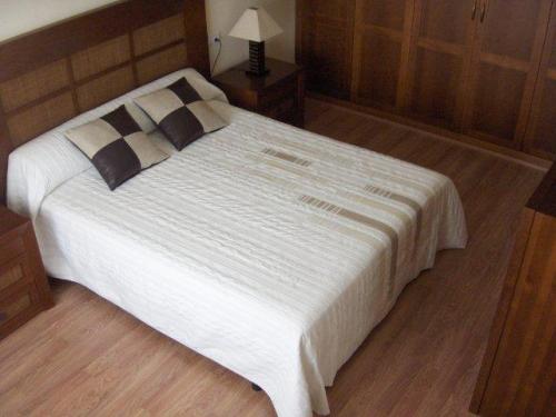 Oportunidad Excelente Bungalow adosado en urbanizacion SEMINUEVO con calle privada.