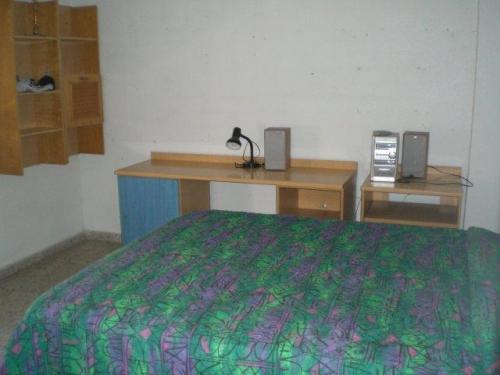 Vivienda piso amplio comodo y con mucha luz. dispone de