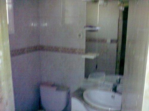 Piso bajo a reformar esta medio reformado tiene 2 dormitorios