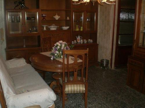 Amplia vivienda a reformar. Piso bajo a pie de calle