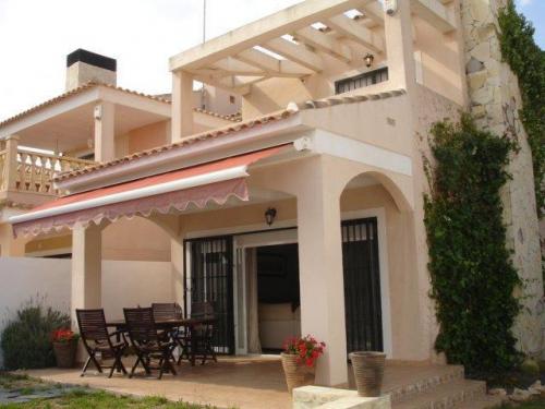 En Aguas Nuevas a 10 minutos de Torrevieja se vende