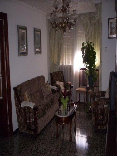 Piso reformado luminoso vistas buena zona con todos los servicios.