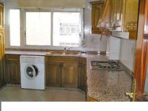 Amplia vivienda cerca del campo de futbol parques y Avenida