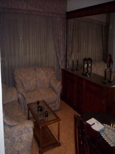 Amplia vivienda con patio. 1 sin ascensor zona tranquila y