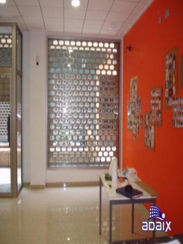 En benijofar se alquila local muy bonito en perfecto estado.