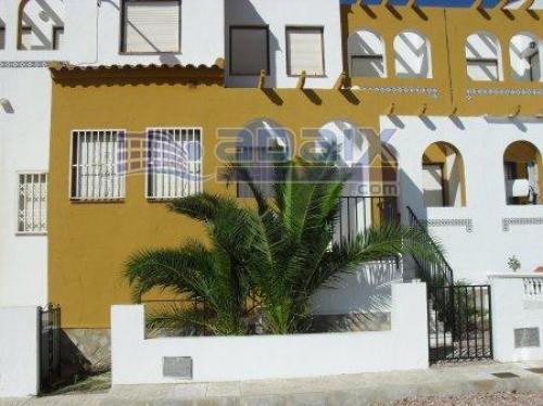 En Rojales bungalow nuevo de planta baja en urbanizacion muy