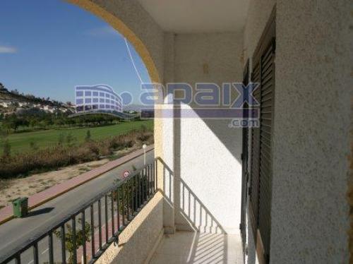 En Rojales piso en urbanizacion privada a 8km del centro