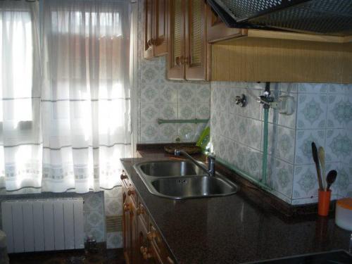 PISO EN VENTA EN GIJON. TRES DORMITORIOS AMPLIOS. BAñO Y