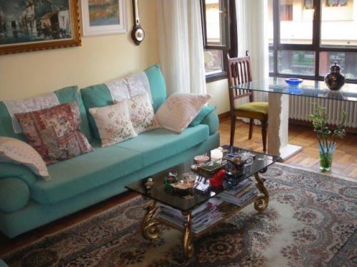 PISO EN VENTA EN GIJON. TIENE CUATRO DORMITORIOS DOS BAñOS