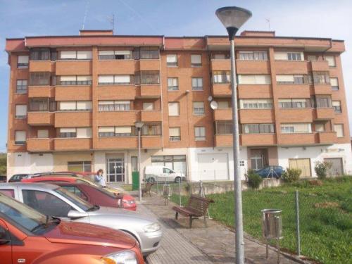VENDE BAJO COMERCIAL DE 45 M2 CON ALTILLO ZONA SANTA