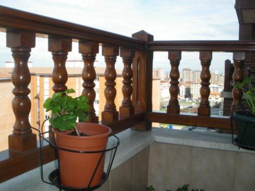 PISO EN VENTA EN GIJON. TRES DORMITORIOS. DOS BAñOS UNO