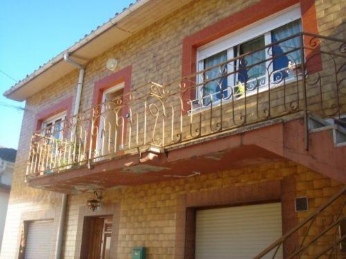 SE VENDE PISO CON HUERTO Y HORREO ADOSADO EN