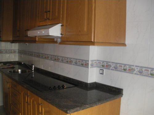 PISO EN VENTA EN GIJON. DOS DORMITORIOS. COCINA AMUEBLADA EQUIPADA