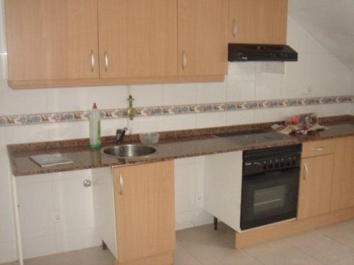 SE ALQUILA PISO AMUEBLADO DE TRES HABITACIONESCALEFACCION Y AGUA CALIENTE